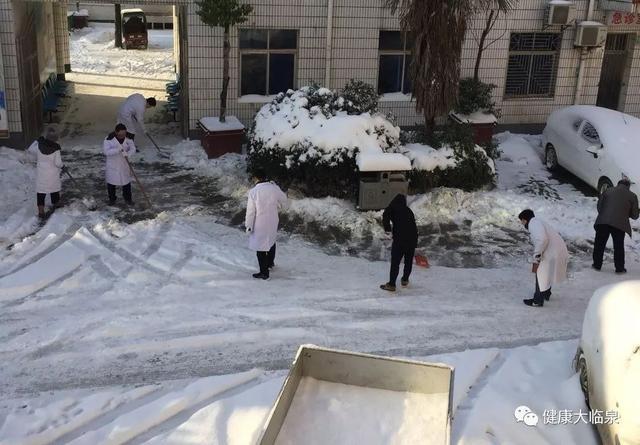 暴雪再度来袭，临泉卫计系统积极清除积雪！