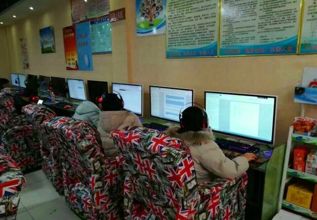 大学期末考试临近，网吧沦陷为自习室！打游戏的同学反而不敢出声