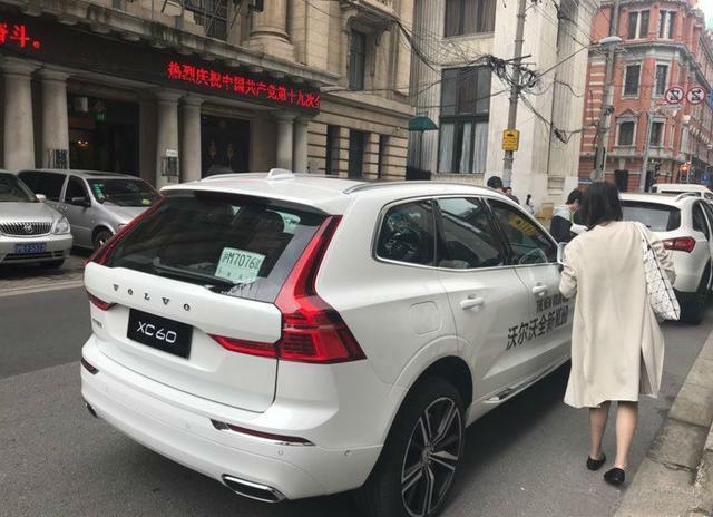 上海街头偶遇全新沃尔沃XC60，尺寸超奥迪Q5，或29万起售