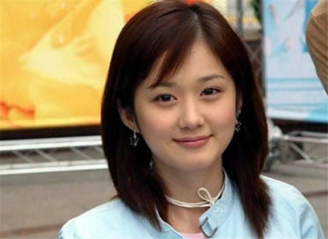 第一个来中国的韩女星，因假唱、乱说话遭雪藏，今开保时捷成这般