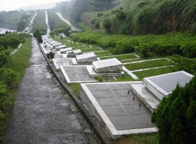 实拍薛岳墓地：青枝围绕，一尘不染！长沙会歼灭10万日军