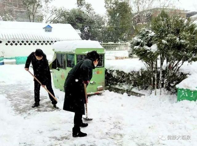 暴雪再度来袭，临泉卫计系统积极清除积雪！