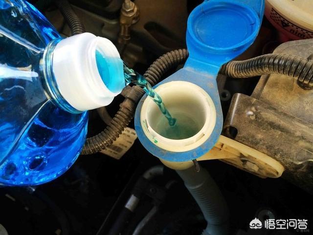汽车的玻璃水可用洗洁精加水代替吗？