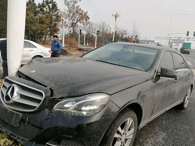 14奔驰E300事故车，发动机完好无损售价30万，你们认为贵不贵？