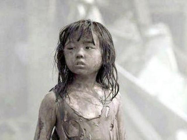 《唐山大地震》小女孩长大了，张子枫这个眼神我永远忘不了