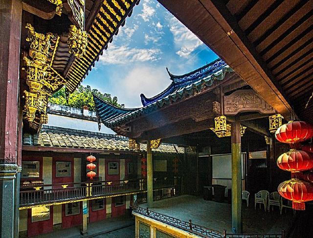 金碧辉煌的古田会馆，颇具地方特色，具有较高的艺术和文物价值！