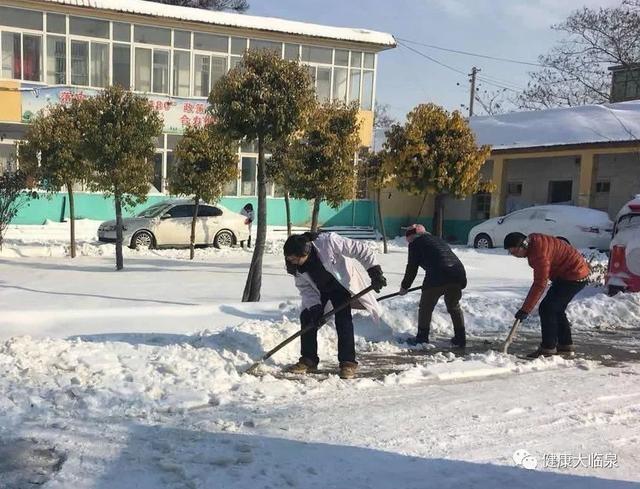 暴雪再度来袭，临泉卫计系统积极清除积雪！