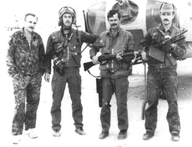 中国飞行员自卫手枪被吐槽，性能比俄军牺牲飞行员配枪差远了