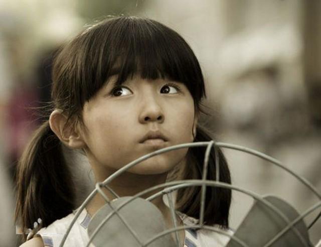 《唐山大地震》小女孩长大了，张子枫这个眼神我永远忘不了