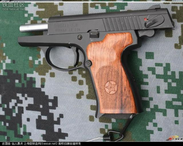 中国飞行员自卫手枪被吐槽，性能比俄军牺牲飞行员配枪差远了