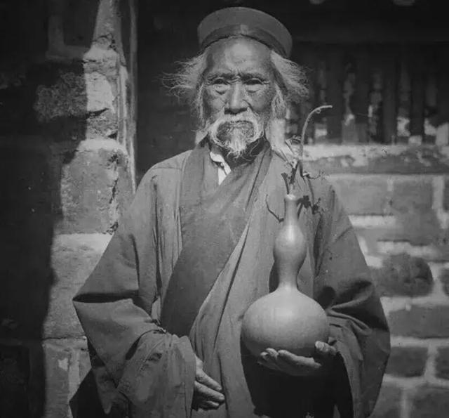 实拍，百年前中国道士的真实形象，真正的仙风道骨！
