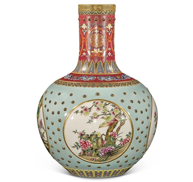 乾隆粉彩四开光花鸟纹描金天球瓶_新浪新闻