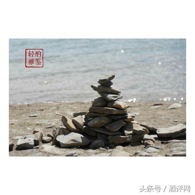 在西藏，路边一个个用石头推起的小石堆叫什么，有什么寓意吗？