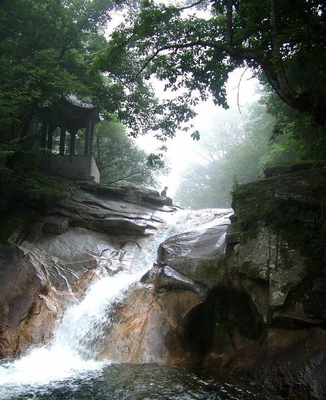 我见青山多妩媚，料青山见我应如是