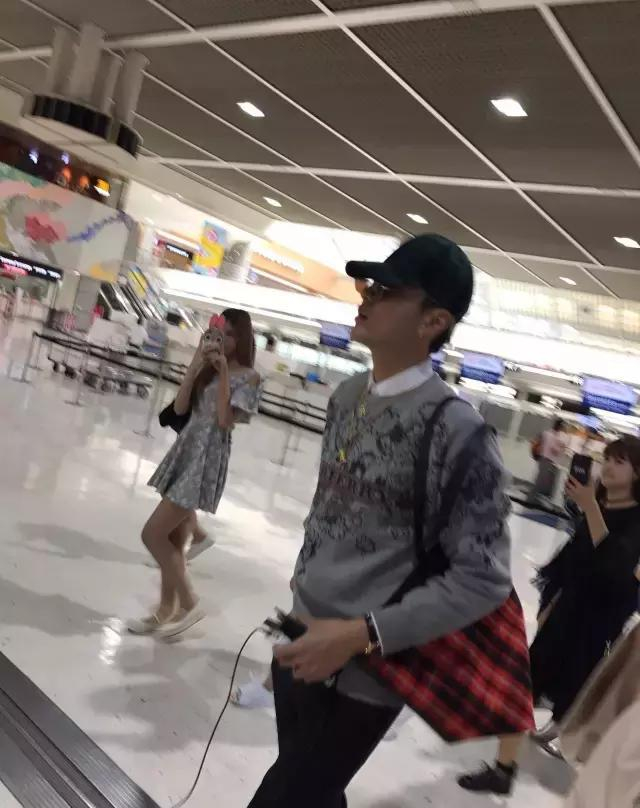 吴亦凡因太帅影响机场安保，遭网友羡慕，梅格妮知道结局后笑了