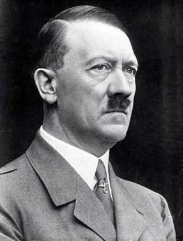 希特勒、卓别林、日本人，他们鼻子下的小胡子有什么特殊含义？