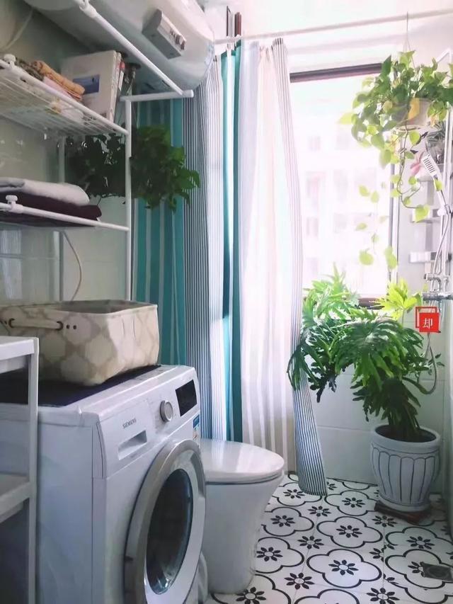 洗衣机摆在卫生间，简洁也方便！