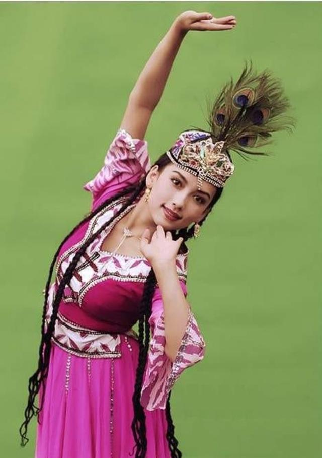 揭开新疆维吾尔族美女的神秘面纱，晒晒我们大新疆的美少女