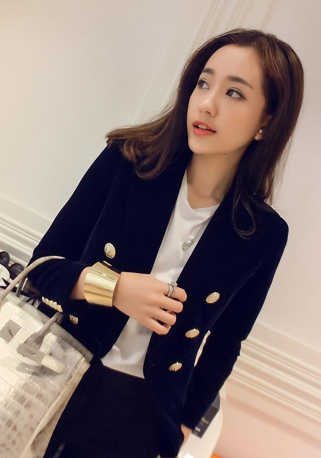 杨幂都驾驭不了的丝绒面料，这样穿才会好看