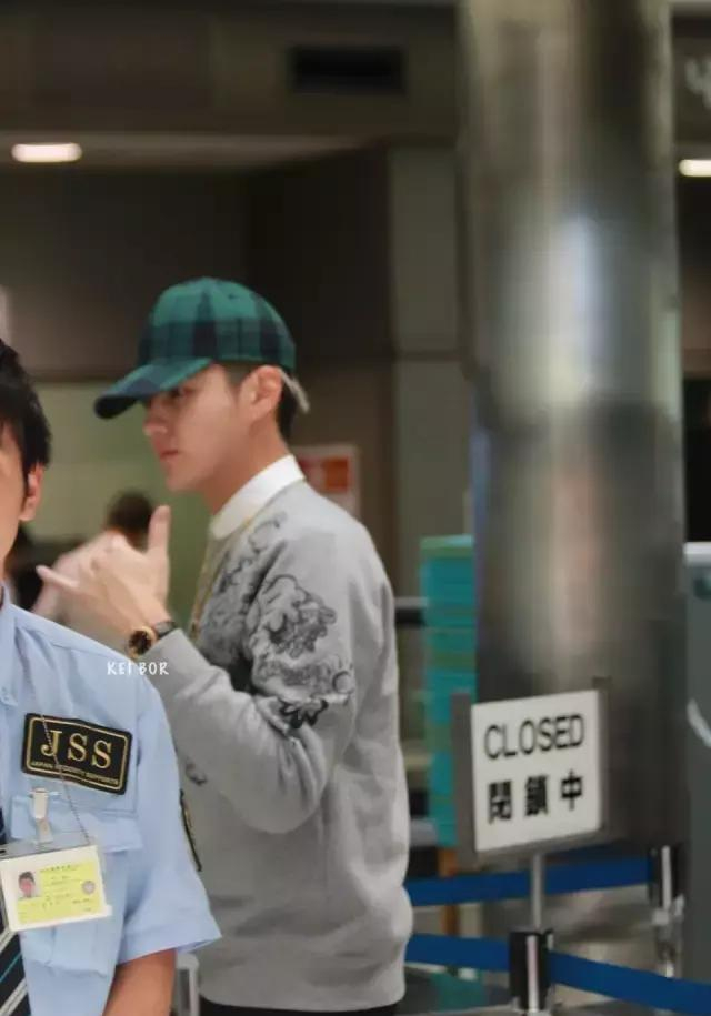 吴亦凡因太帅影响机场安保，遭网友羡慕，梅格妮知道结局后笑了