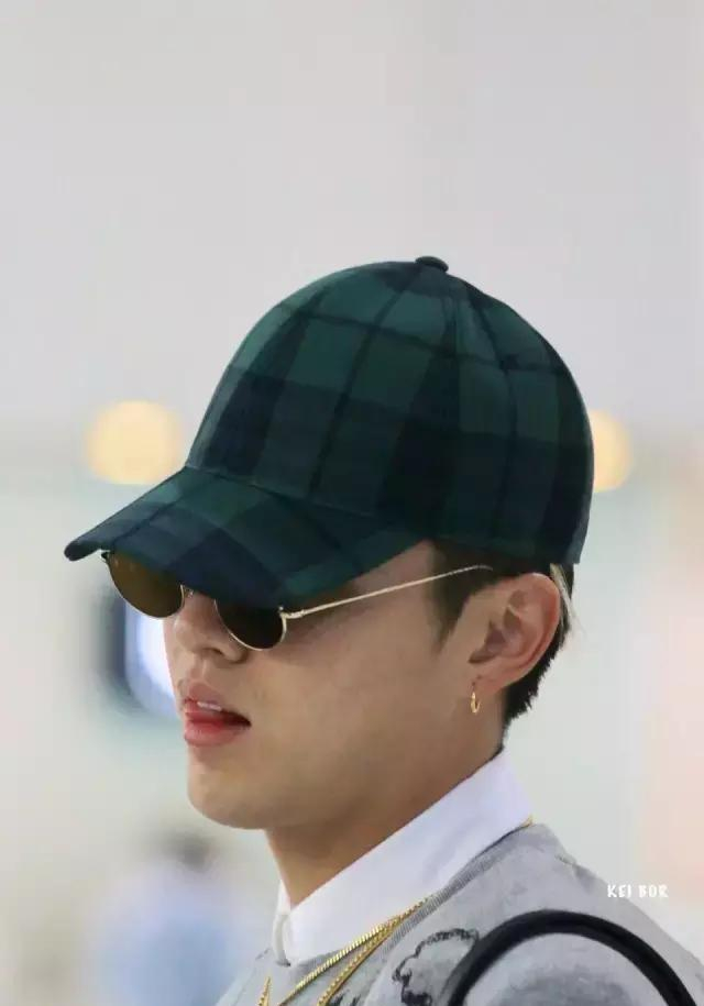 吴亦凡因太帅影响机场安保，遭网友羡慕，梅格妮知道结局后笑了