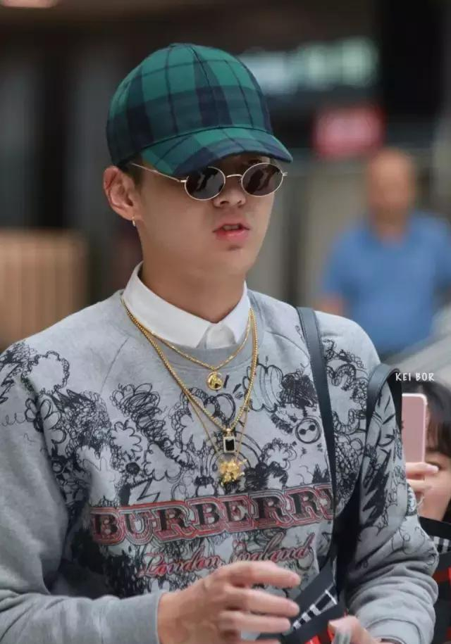 吴亦凡因太帅影响机场安保，遭网友羡慕，梅格妮知道结局后笑了