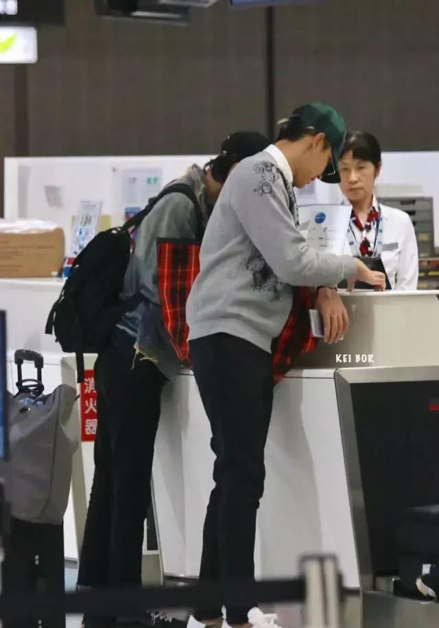 吴亦凡因太帅影响机场安保，遭网友羡慕，梅格妮知道结局后笑了