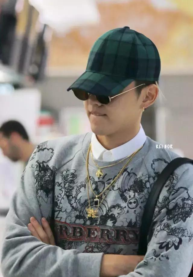 吴亦凡因太帅影响机场安保，遭网友羡慕，梅格妮知道结局后笑了