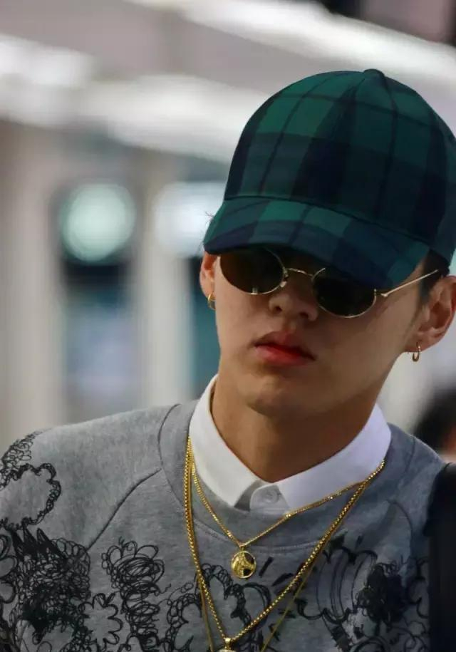 吴亦凡因太帅影响机场安保，遭网友羡慕，梅格妮知道结局后笑了