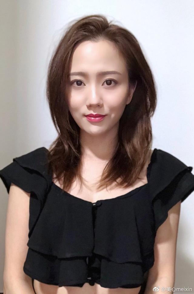 她是赵本山最漂亮的女弟子，曾是国外选美冠军，28岁仍如此清纯！