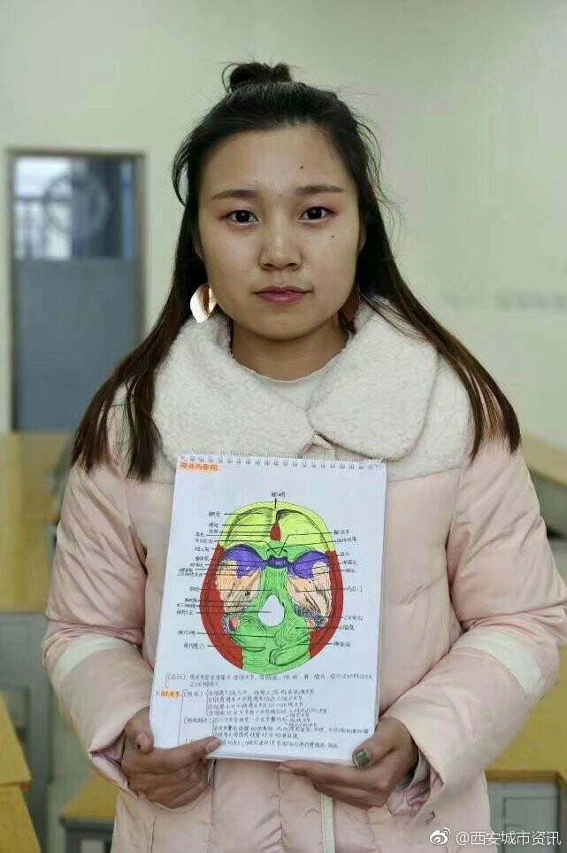 西安培华大二女生课堂笔记走红，被医学“耽误的画家”