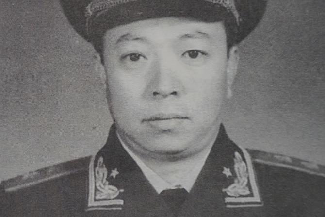 新中国三位梁姓开国将军，两人是中将，他却死后没进八宝山