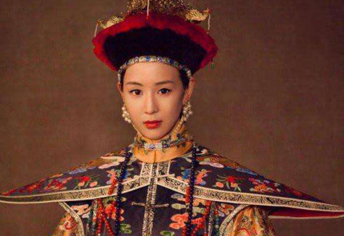 她是永琪的生母，正史上与孝庄是同乡，居妃位长达47年