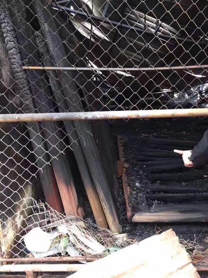 越南红木工厂突发大火，红木瞬间当“火炭”卖，几百上千万就这么没了！
