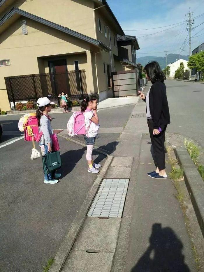 日本学生从幼儿园开始就独立去学校, 网友替父母担心孩子的安危