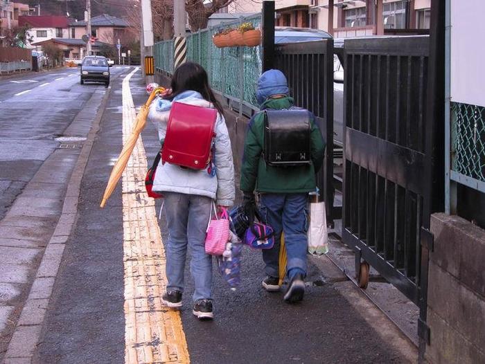 日本学生从幼儿园开始就独立去学校, 网友替父母担心孩子的安危