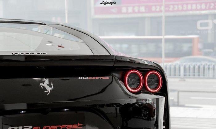 法拉利812 Superfast“超级快”