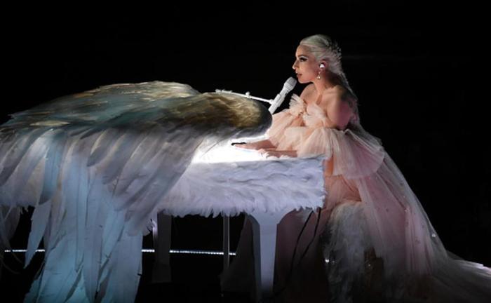 格莱美Lady Gaga少女心发作, 仙女造型, 简直美得犯规!