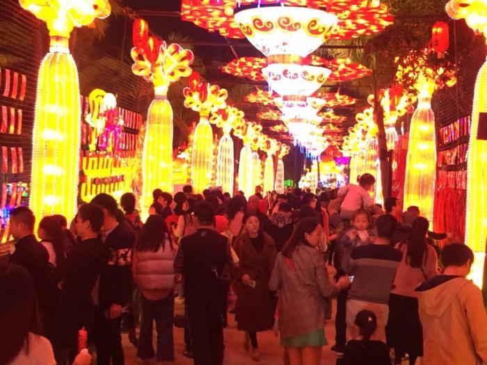深圳市民欢天喜地迎新年