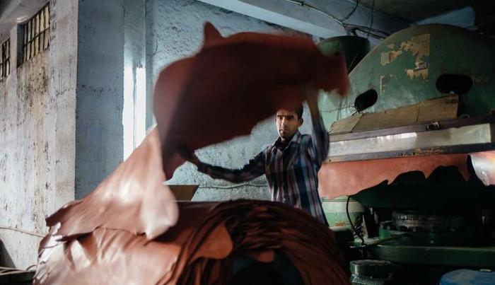 揭秘夺命皮革厂，90%工人活不过50岁，环境恶劣但皮革优质