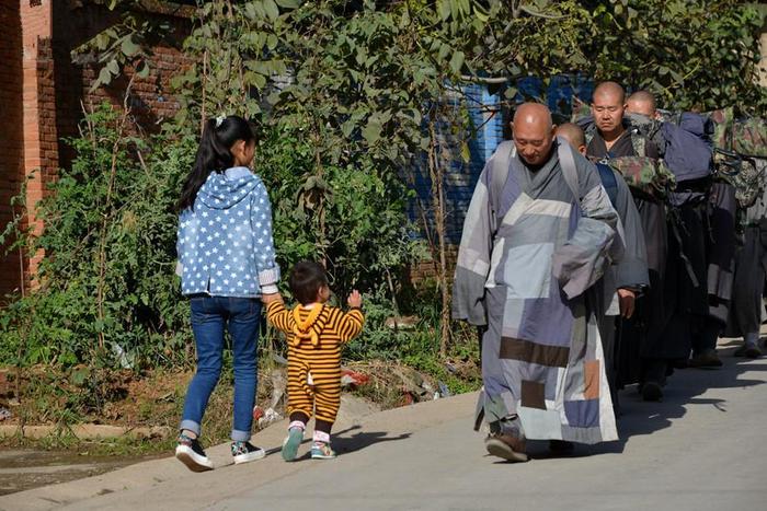 这里是中国少数不接待游客的寺庙, 僧人潜心苦修, 不愿接受财物