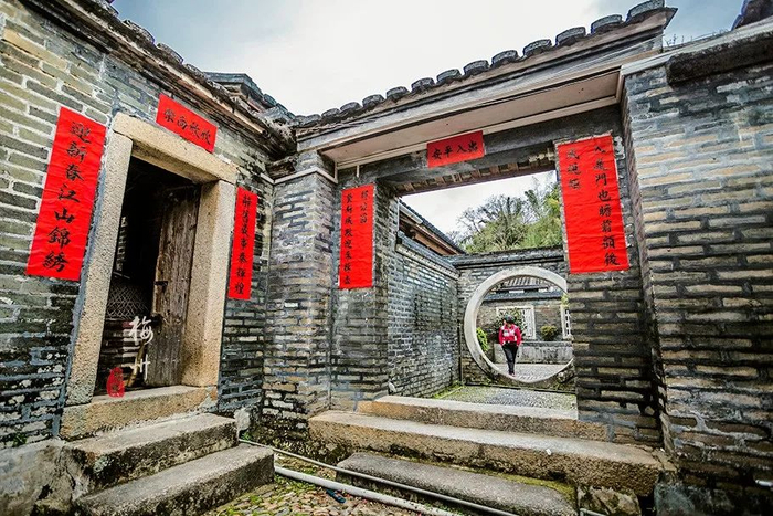活着的客家建筑及民俗展览馆 人才辈出的百侯名镇