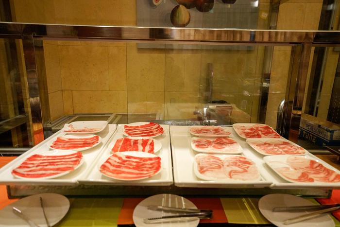 在上海这家五星级酒店吃泰式火锅自助餐，只有周六有，吃的人很少