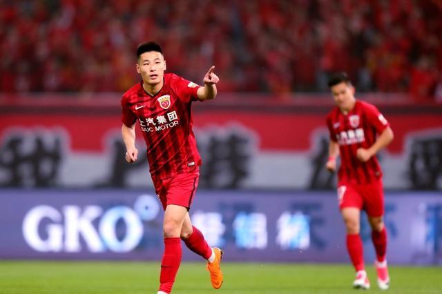 中国足球历史上最伟大的7号是谁？