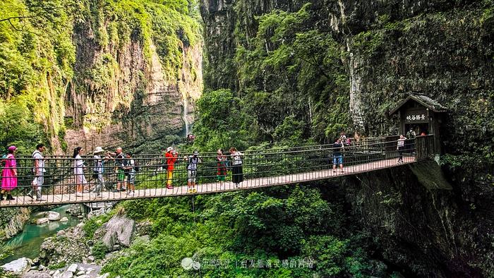 地球最美丽的伤痕 恩施云龙地缝 暗河造就的世界奇观