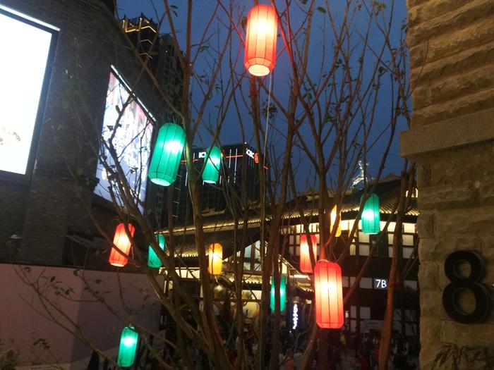 重庆弹子石老街全面开街，夜景璀璨，或成又一个网红打卡地