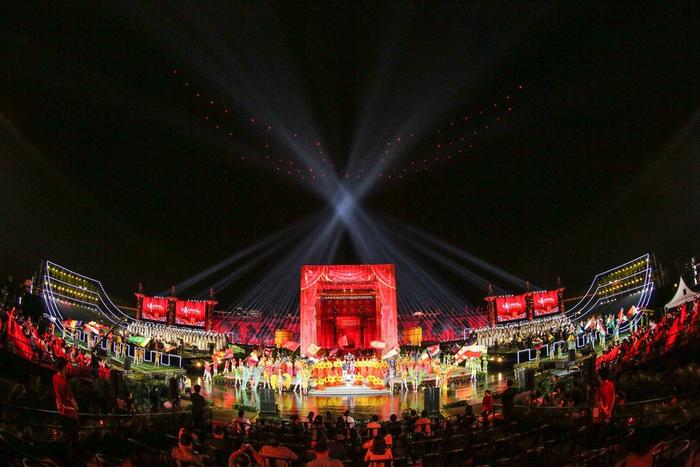 红五月·城墙国际文化节“春舞大西安”西安城墙千架无人机光影盛典