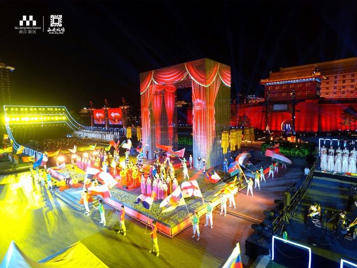 红五月·城墙国际文化节“春舞大西安”西安城墙千架无人机光影盛典