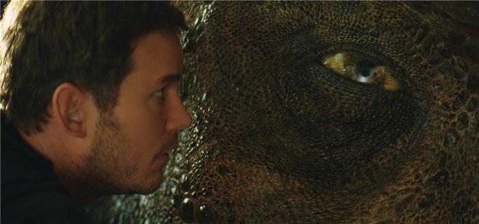 《侏罗纪世界2》曝最新幕后特辑 主创合力缔造危险恐龙新世界