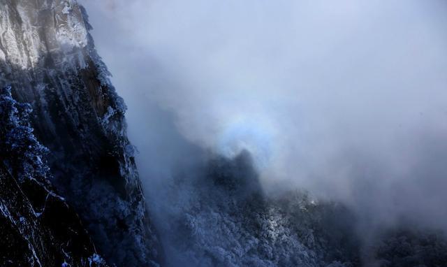 黄山山顶什么时候下雪，下雪可以去黄山旅游吗？爬山安全吗？